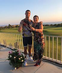 We can confirm the admission of dolores aveiro in the early hours of march 3 with an ischemic stroke with a short. Dolores Aveiro Sai Em Defesa De Cristiano Ronaldo E Pede Corrente Por Ele