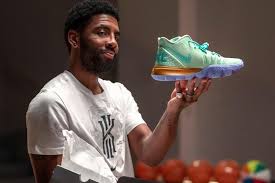 A select few ballers can mimic his. Nike Kyrie Irving Spongebob Squarepants Collab Hypebeast