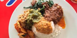 Namun, ada berbagai hal unik dan menarik seputar nasi nasi padang adalah sebutan bagi makanan khas minangkabau, dibeli di restoran khusus yang biasanya dimiliki dan dikelola oleh orang minangkabau. Tips Sehat Makan Nasi Padang Kompasiana Com