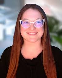 Courtney Davison's Instagram, Twitter & Facebook