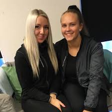 Är fritt* baserad på charlotte rohlins barndom (*vilket bland annat märks på bokens charlottes idoler: Nordic Wellness Pa Mandag Tar Josefine Over Efter Emilia Facebook