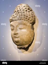 Sculpture sur mur de pierre Banque de photographies et d'images à haute  résolution