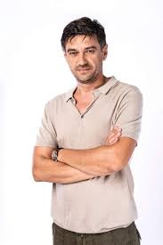 Aseară am urmărit primul episod al serialului „fructul oprit„ alături de minunații actori și echipa de producție. Adrian Barbu Fructul Oprit Community Fandom