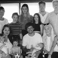 It was launched on december 8, 2015. Daisy Tomlinson Deakin Startseite Facebook