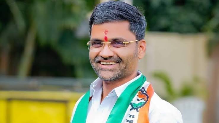 शिक्षकांच्या रिक्त पदांवरून खा. निलेश लंके आक्रमक; १ सप्टेंबरपासून उपोषणाचा इशारा