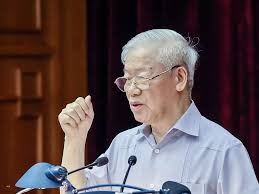 Cái quý nhất của con người là Cuộc sống và Danh dự sống, bởi vì đời người  chỉ sống có một lần. Phải ...