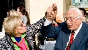 Quindi ci troveremmo al quirinale pannella con la parrucca bionda e il codino bianco che fuoriesce. Il Destino Incrociato Di Pannella E Bonino Luciano Caveri