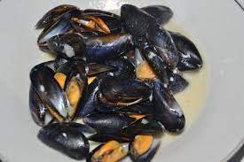1 brique de crème fraiche entière (20 cl) 25 cl de vin blanc moelleux 1 gousse d'ail persil. Moules Au Roquefort Recettes Faciles Rapides Au Cookeo Et Autres Robots Ou Sans