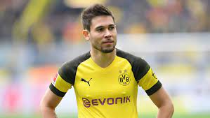 Raphaël guerreiro (raphaël adelino josé guerreiro, born 22 december 1993) is a portuguese footballer who plays as a left back for german club borussia dortmund, and the portugal national team. Raphael Guerreiro Attracting Barcelona Interest As Search For Jordi Alba Understudy Continues 90min