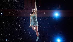 Dua lipa stunned at the 2021 grammys in a gorgeous versace dress. Dua Lipa Soars Sky High For Levitating Performance At 2020 Amas Iheartradio