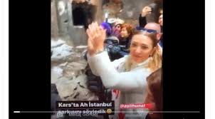 Turizm bakanı mehmet ersoy'un eşi pervin ersoy'un bayram sebebiyle elini öptürerek çalışanına 100 dolar verdiği fotoğrafı sosyal medyada paylaşması büyük tepki topladı. Ulke Felaketlerle Sarsilirken Eglenceye Katilan Bakan Esi Tepki Cekti