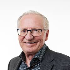 Gord Rasmussen receives Roger F. Tomlinson Lifetime Achievement Award