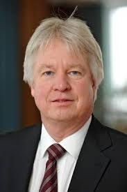 Der neue schaumburg-lippische Landesbischof Karl-Hinrich Manzke ist am  Samstag in der Bückeburger