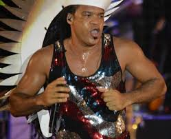 (com helena buarque de hollanda, de. Carlinhos Brown Fotos Nu E Pelado Homem Nu