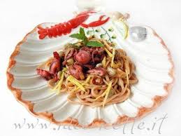 Dopo averli puliti e lavati, metti i molluschi in una marinata composta da aglio, olio, scorza. Ricetta Linguine Con Moscardini E Fave Ideericette