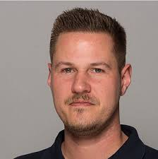 He cheats on his wife with multiple women, gets caught, gets divorced, then assaults the woman he got caught cheating . Ein Tag Im Leben Von Andreas Kunzle