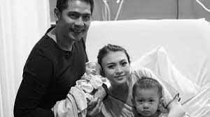 Xfaktor global, the judges are crying. Subhanallah Begini Reaksi Bayi Artis Saat Dengar Suara Azan