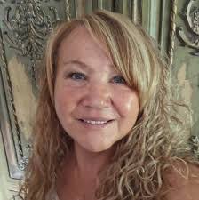 Lynnette Harding's Instagram, Twitter & Facebook