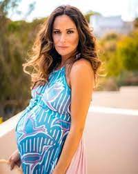 É conhecida pela sua personagem mónica, a pop star na série morangos com açúcar, pela sua participação nas novelas feitiço de amor e doce fugitiva e na série 37. Ja Nasceram As Gemeas De Helena Costa A Ferver Vidas