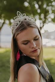 Angela Troxel's Instagram, Twitter & Facebook