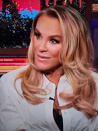On WWHL did Heather get a new face? She looks good. But totally different :  r/BravoRealHousewives