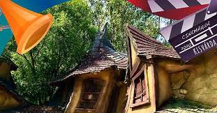 Ahogy korábban írták , a cinemaqua nevű gigantikus mozipark egyik látványossága az „egzotikus szegénynegyed lesz. Dinokkal Es Borsos Arszabassal Nyit A Gigantikus Mozipark Kisvardan Mfor Hu