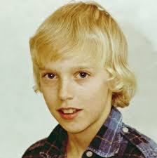 Dad Jokes @Dadsaysjokes To whoever who stole my Microsoft Office copy, I  will find you.. You have my Word.