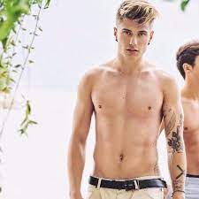 Ultime notizie benji e fede non sono più ufficialmente un duo. Pin Su Sexy Man Hunk Model Hot
