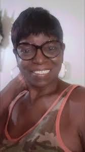 Lynette Blunt's Instagram, Twitter & Facebook