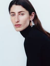 ANA PERROTE AND HER BAND HINDS LAUNCH THE NEW MUSIC VIDEO FOR FINALLY  FLOATING