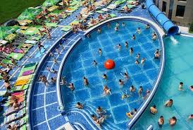Capacitatea acestui obiectiv este de noul aqua park din baile felix ofera posibilitatea petrecerii unei zile intregi fara ca cineva sa se plictiseasca. Hotel Aqua Park President Baile Felix Romania