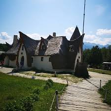At 5min driving distance from shopping city sibiu complex ( promenada mall, carrefour, auchan, kaufland), 10 min to historical center and 15 min to the international airport. Un Castello Fiaba Picture Of Porumbacu De Sus Sibiu County Tripadvisor