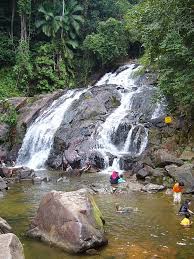 Dalam hal ini kita akan membahas mengenai air terjun yang ada di indonesia, tepatnya adalah air terjun yang paling tinggi di indonesia. Air Terjun Kota Tinggi Wikiwand