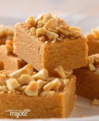 Bouchees Au Fudge Et Au Beurre D Arachide Recipe Fudge Desert Recipes Homemade Fudge