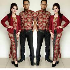 Comfortable and modest baju kurung teamed with smart accessories will make a statement for all occasions. P O Baju Kurung Couple Set Women S Fashion Muslimah Fashion Baju Kurung Sets On Carousell