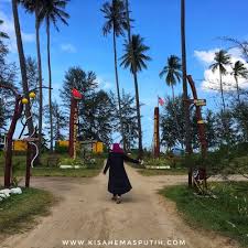 Tok bali is a small fishing port in kelantan, malaysia, located about 48 kilometres from kota bharu. Tempat Menarik Di Kelantan D Aur Beach Resort Bachok Kelantan