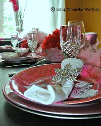 A charger plate is a large, decorative piece that is placed under dinnerware during formal occasions such as weddings, upscale dinner parties or holiday also known as under plates or service plates, they're generally decorative and not meant to come in contact with food. Frugal Valentine S Day Table Decor Ideas