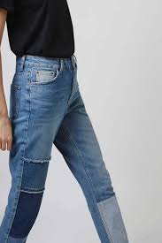 En faisant des pinces le long de la ceinture : Comment Reprendre Un Pantalon Trop Large Aux Cuisses