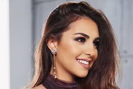 زفّت الممثلة فاليري أبو شقرا خبراً ساراً لجمهورها، معلنة عن حملها من خلال فيديو نشرته في حسابها عبر إنستغرام. ÙØ§Ù„ÙŠØ±ÙŠ Ø£Ø¨Ùˆ Ø´Ù‚Ø±Ø§ ÙˆÙ…Ø¹ØªØµÙ… Ø§Ù„Ù†Ù‡Ø§Ø± ÙÙŠ Ù…Ø§ ÙÙŠÙŠ Ù…Ø¬Ù„Ø© Ø§Ù„Ø¬Ù…ÙŠÙ„Ø©