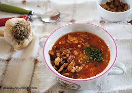 1 yemek kaşığı karışık salça; Domatesli Ogmac Corbasi