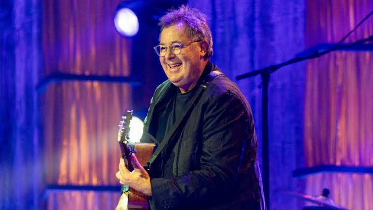 Vince Gill Kicks Off Summer With New Music and Tour Plans - American Songwriter