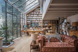 Renovation D Une Maison Particuliere A Paris Au Charme Unique In 2020 Loft Apartment Decorating House Styles House Design
