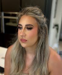 Is there any makeup artists that have availability for Friday morning  please?🤍