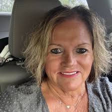 Brie got a picture with Thomas Rhett at Dollywood today (we didn't want to  bother for a formal one). We have always been a big fan of his "Die a Happy  Man"