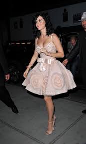 Katy Perry S Style Switcheroo Which Of Her Three Looks From Yesterday Do You Like Best Katy Perry Dress Katy Perry Fashion