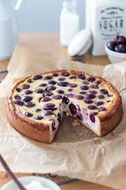Kirsch Schmandkuchen Mit Knackigen Frischen Kirschen Vom Markt Backbube Rezept Kirsch Schmand Kuchen Schmandkuchen Kuchen Und Torten