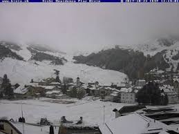 Bivio ist mit tarvis und luwin die einzige offiziell italienischsprachige ortschaft nördlich der alpenwasserscheide und gilt als diejenige in der schweiz mit der grössten sprachenvielfalt. Bivio Residenza Plaz Bivio Webcam Galore