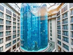 Largest Aquarium In The World 10 Largest Aquariums In The World Big Aquarium Stylish Interior Design Interior Design Gifts