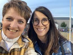 I'm so sad to post this but Shelly Rigdon lost her very courageous battle  yesterday. Keep Rick in your prayers