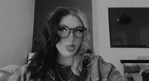 Someone talk preferable female please as I'm bored and needing some friends  also my make up look today also be warned if your a guy and comment it or  message me it